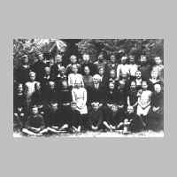 022-0054 Das 5. bis 8. Schuljahr der Goldbacher Volksschule mit Klassenlehrer Kantor Braun, ca. 1929-30..jpg
